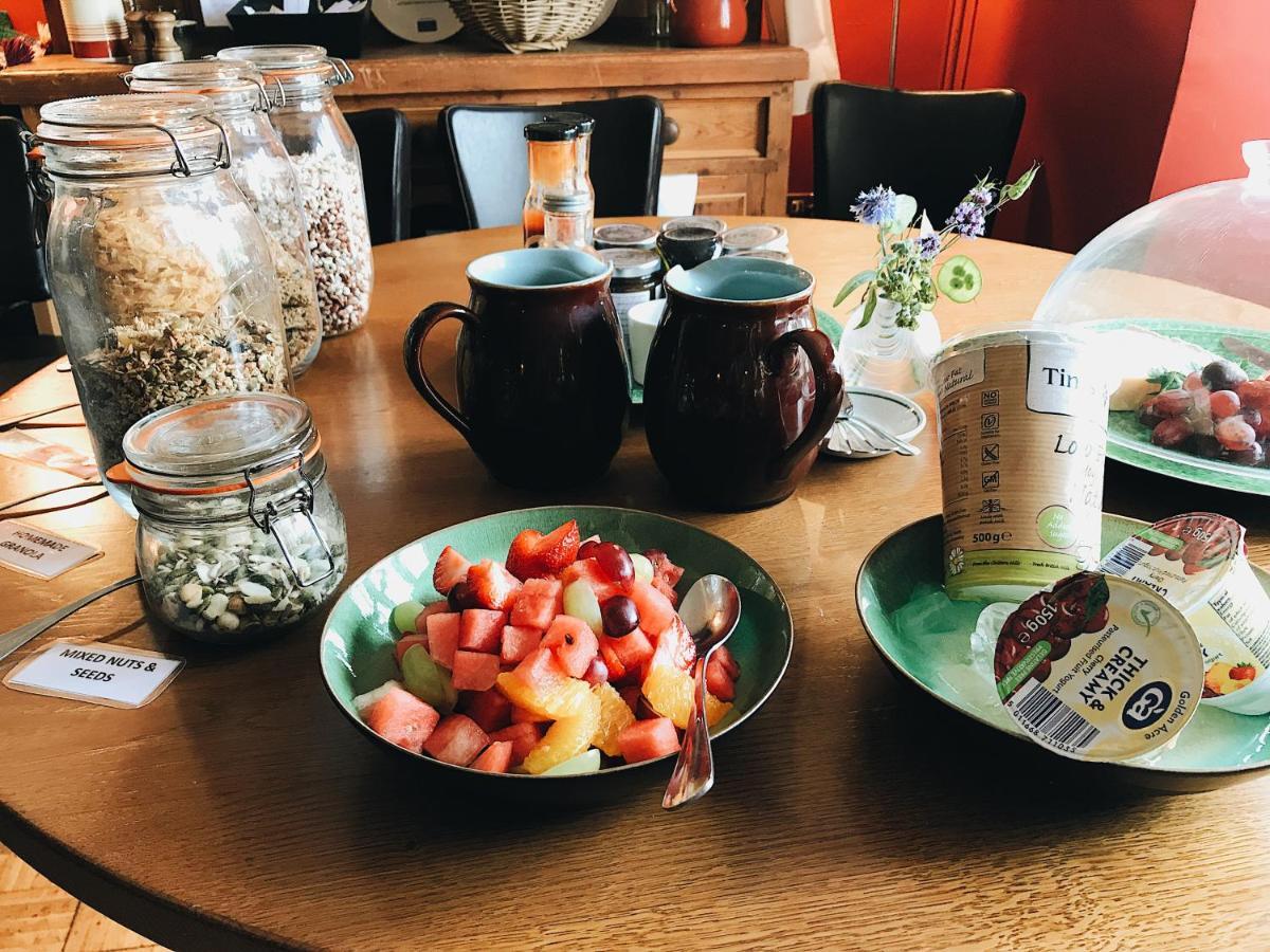 St.Michaels Bistro Bed & Breakfast Painswick Bagian luar foto